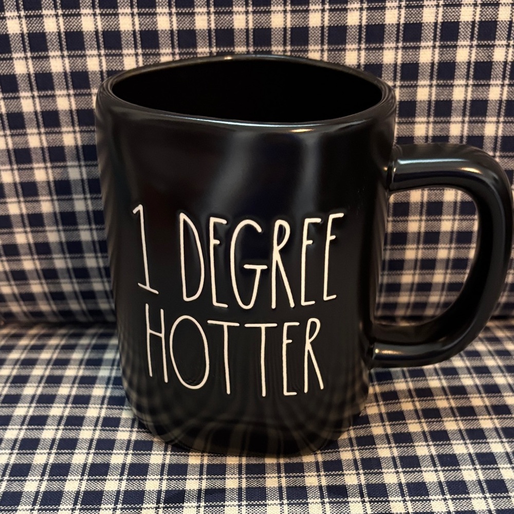 Rae Dunn Black '1 Degree Hotter' Mug